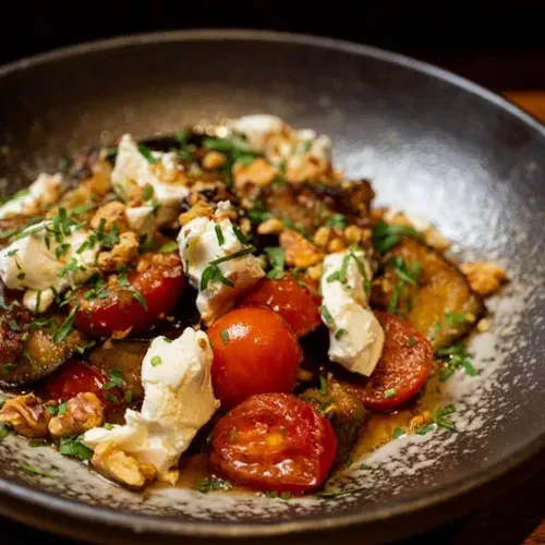 Salata caldă cu vînătă